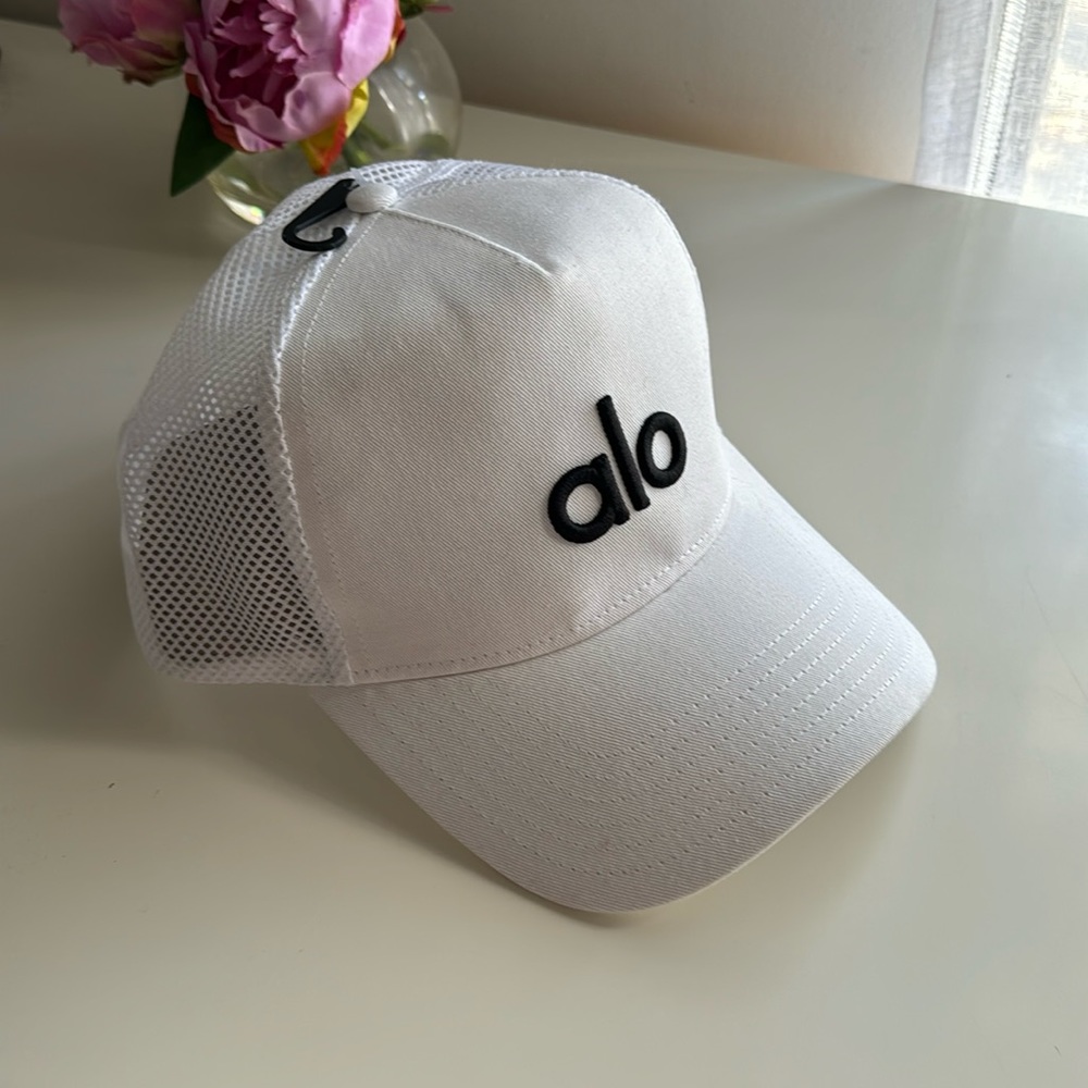NWT white Alo cap